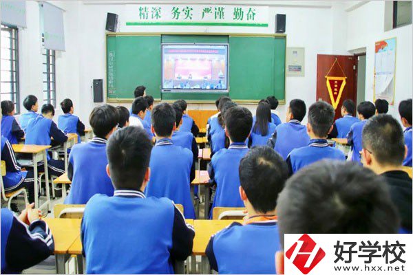 長沙華中涉外職業(yè)高中的商務(wù)日語專業(yè)怎么樣？學(xué)費貴嗎？