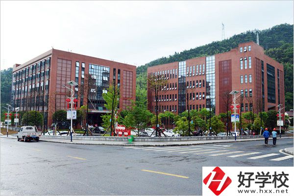 安化縣職業(yè)中專學(xué)校資助體系怎么樣？學(xué)校建設(shè)怎么樣？