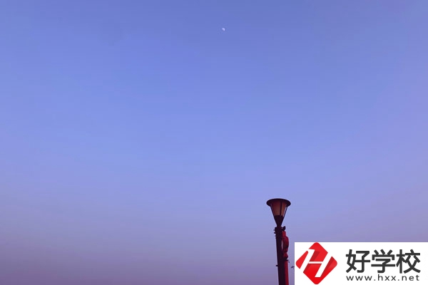 張家界旅游職業(yè)學(xué)校校園環(huán)境怎么樣？