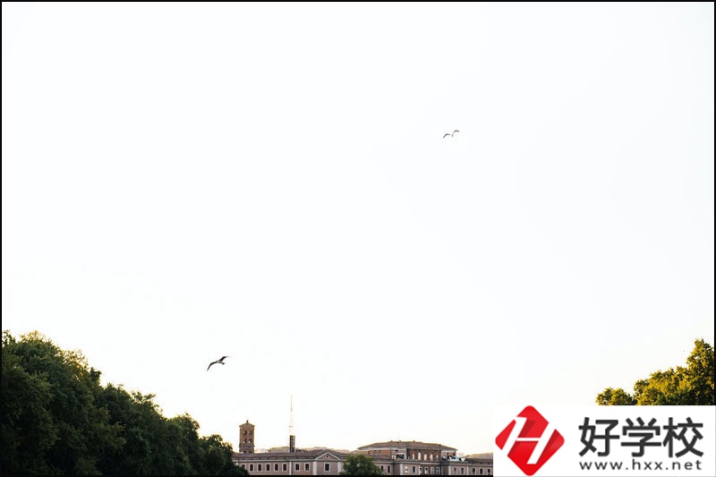 長(zhǎng)沙中專有什么好的空乘學(xué)校？