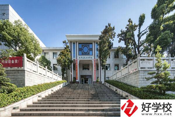 長沙建筑工程學(xué)校是技校嗎?高中生可以報名嗎?